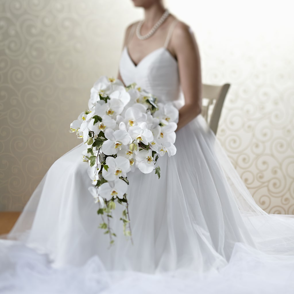 Classic White Bouquet – Evergreen Flowers, Tucson AZ